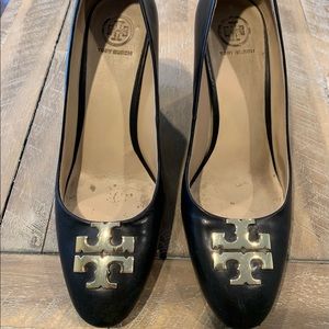 Tory Burch Logo Black Wedge